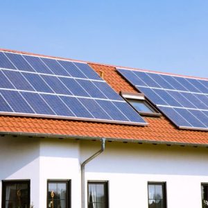 CASA COM PAINEL SOLAR